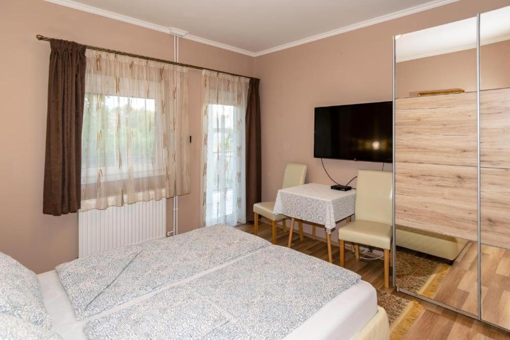 Standard Zimmer mit Kingsize-Bett